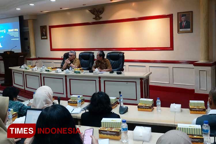 Workshop Satgas SMART PPA, dipimpin Asisten Pemerintahan dan Kesejahteraan Rakyat Setdakab Malang, Rachmat Hardijono, program Kepala DP3A Kabupaten Malang, Arbani Mukti Wibowo, (9/9/2024). (Foto: Siti/TIMES Indonesia)