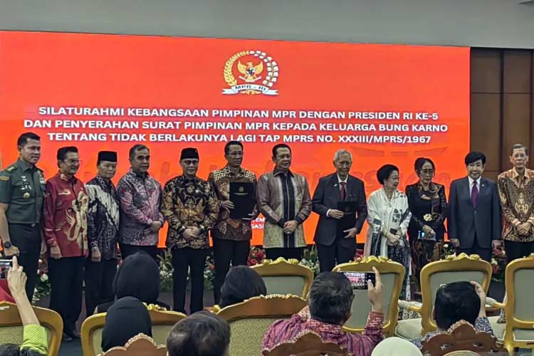 MPR RI Serahkan Surat Tindak Lanjut Pencabutan TAP MPRS 1967, Soekarno Dibebaskan dari Stigma Politik