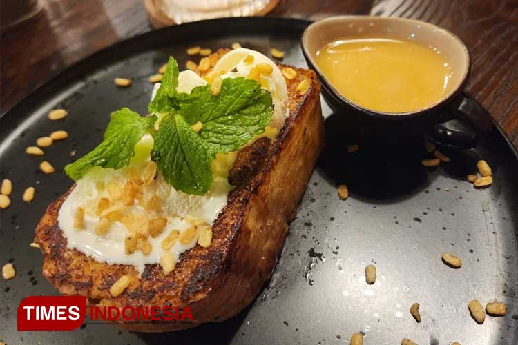 Hidangan khas kuliner Thailand yang jadi menu kongkow bareng teman atau relasi dan lainnya yang disajikan oleh Khun Ya's Kitchen di Bandung. (Foto: Djarot/TIMES Indonesia)