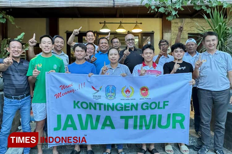 Lima Pegolf dari Jawa Timur saat bersama Mayjen TNI Farid Makruf dan Pengurus PGI Jatim lainnya, di Medan, Sumatra Utara, (FOTO : Sarifah Latowa/Times Indonesia)