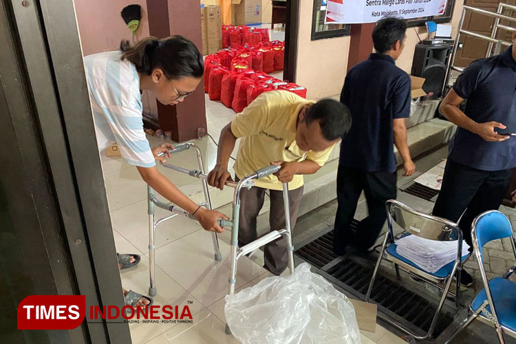 Difabel Kurang Mampu Kota Mojokerto Diganjar Bantuan Sembako dan Alat Bantu Jalan