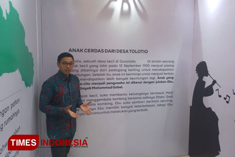 Arif Gobel saat menceritakan tentang kehidupan awal Thayeb Mohammad Gobel. (FOTO: Moh Ramli/TIMES Indonesia)