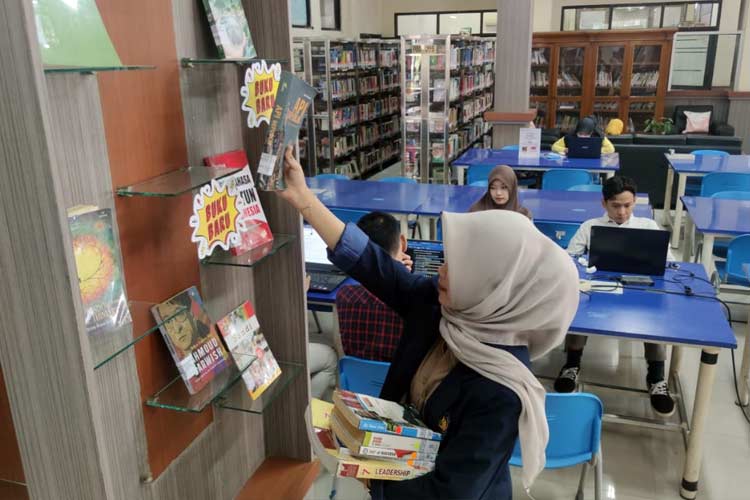 Sambut HKP dan Hari Jadi Provinsi, Disperpusip Jatim Gelar Bedah Buku hingga Nobar Film 