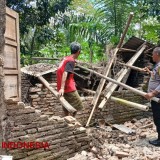 Diduga Lapuk, Bangunan Rumah Warga di Kota Banjar Ambruk