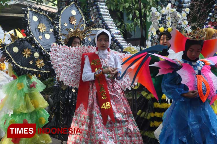 SDN 4 Gadang Memadukan Tema Daur Ulang di Peringatan Maulid Nabi Muhammad