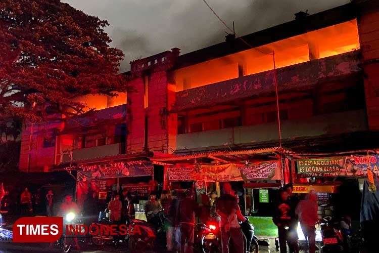 BREAKING NEWS! Pasar Comboran Malang Terbakar