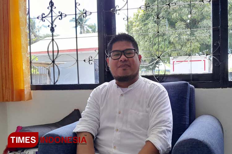 Pimpinan Cabang Bulog Waingapu Muhammad Azizu.(FOTO:Habibuin/TIMES Indonesia)
