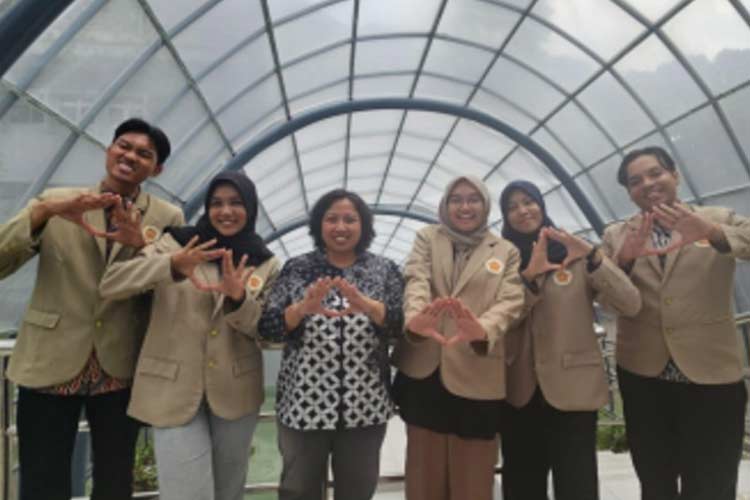 Mahasiswa UGM teliti biji salak pondoh dan dan kulit jeruk pamelo alternatif obat kaknker serviks