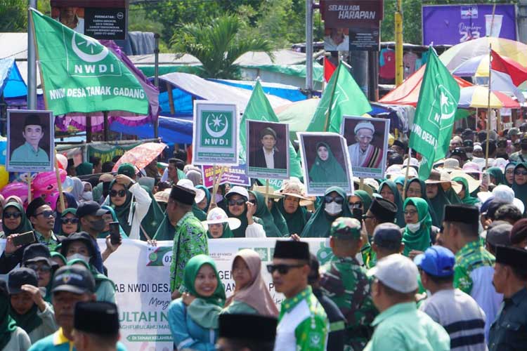Suasana kemeriahan pawai alegoris dalam rangka menyambut Hultah ke-89 NWDI di Lombok Timur. (Foto: PB NWDI for TIMES Indonesia)