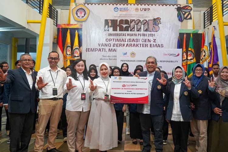 Bank Jatim Salurkan Beasiswa untuk Mahasiswa Universitas Wijaya Putra