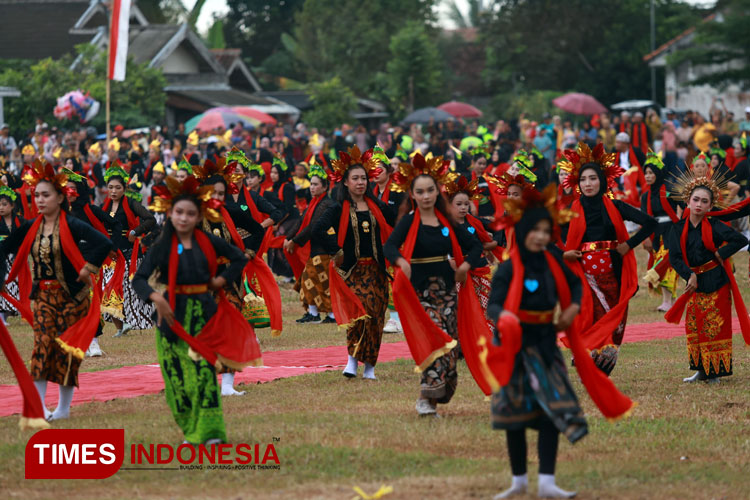 Penari-Banyuwangi-a.jpg