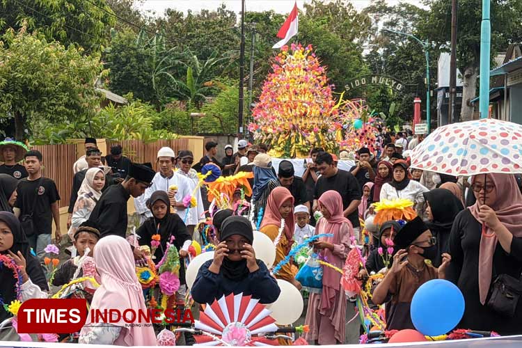 Perayaan Maulid Nabi Muhammad, Jalanan Banyuwangi Dibanjiri 10 Ribu Kembang Telur