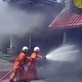 Dua Karyawan Alami Luka Akibat Kebakaran Restoran Chun Li Surabaya