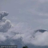 Gunung Ibu di Halmahera Keluarkan Abu Setinggi 700 Meter