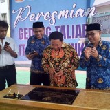 Bukti Peduli Pendidikan, Aliong Mus Hibahkan Pembangunan Gedung IT Center Unkhair Ternate