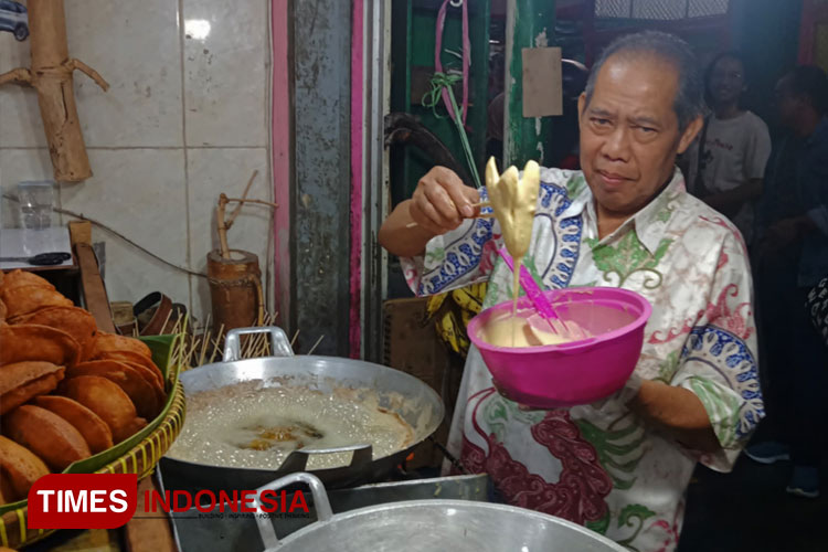 Discover Pisang Goreng Tusuk Pak Sugeng: A Hidden Gem at Pasar Klojen