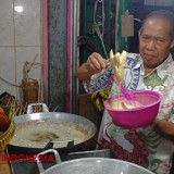 Discover Pisang Goreng Tusuk Pak Sugeng: A Hidden Gem at Pasar Klojen