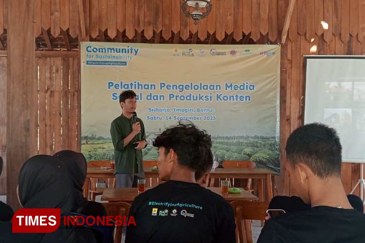 Suasana-pelatihan-pengelolaan-media-sosial-dan--produksi-konten-di-petani-muda-b.jpg