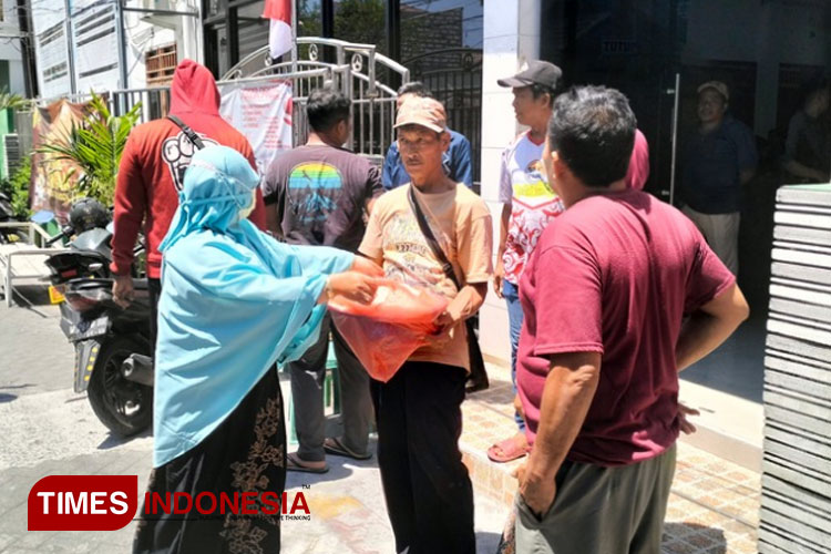 Warga Roomo Gresik Demo, Protes Kualitas Beras Bantuan CSR PT Smelting