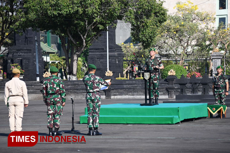 memimpin-upacara-bendera-17an.jpg