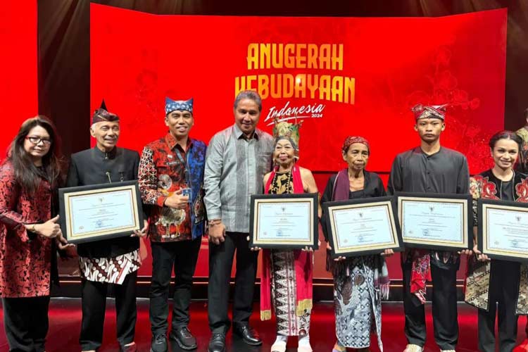 Maestro Gandrung Banyuwangi Mbok Temu, Raih Anugerah Penggerak Budaya AKI 2024 Kemendikbud