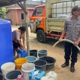 Polres Pacitan Salurkan 9 Ribu Liter Air Bersih untuk Warga Kalikuning yang Kekeringan