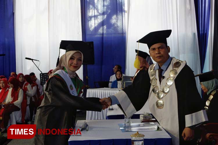 Wisuda Sarjana, STKIP PGRI Pacitan Cetak Lulusan Terbaik Siap Bersaing di Kancah Global