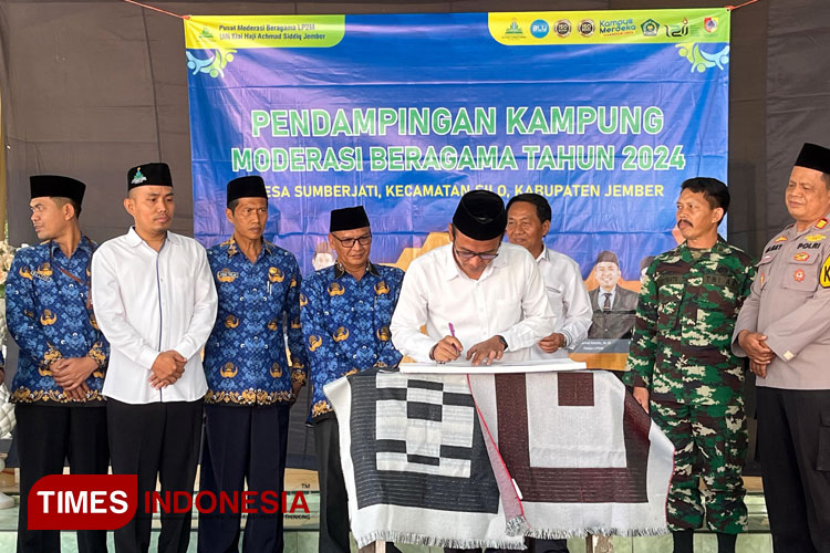 UIN KHAS Jember Memotret Kerukunan Beragam di Sumberjati Silo Hingga Hasilkan Buku Pelangi Damai