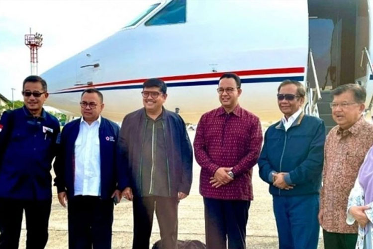 Mahfud MD saat menjabat sebagai Ketua MK menaiki Jet Pribadi milik JK. (FOTO: ist)