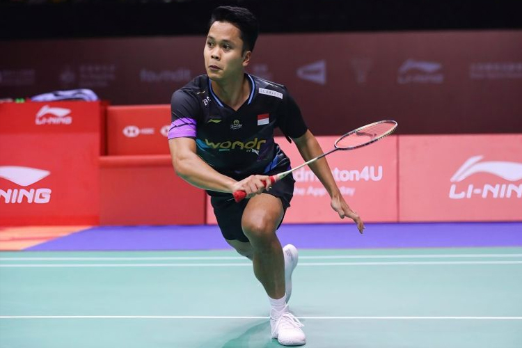 Tunggal putra Indonesia Anthony Sinisuka Ginting beraksi melawan wakil Denmark Viktor Axelsen pada babak semifinal Hong Kong Open 2024 di Hong Kong Coliseum, Sabtu (14/9/2024). (FOTO: Antara/HO-PBSI)