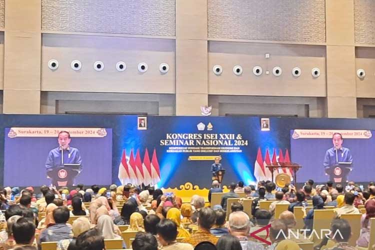 Jokowi Ajak ISEI Rancang Strategi Hadapi Tantangan Ekonomi dan Bonus Demografi