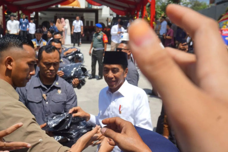 Hadiri Harlah ke-12 Ponpes Ora Aji, Jokowi Sampaikan Pesan Kebersamaan dan Kepedulian