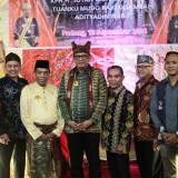 Jaga Harmonisnya Paguyuban di Kota Bontang, Basri Rase Dapat Simbol Kehormatan Minang