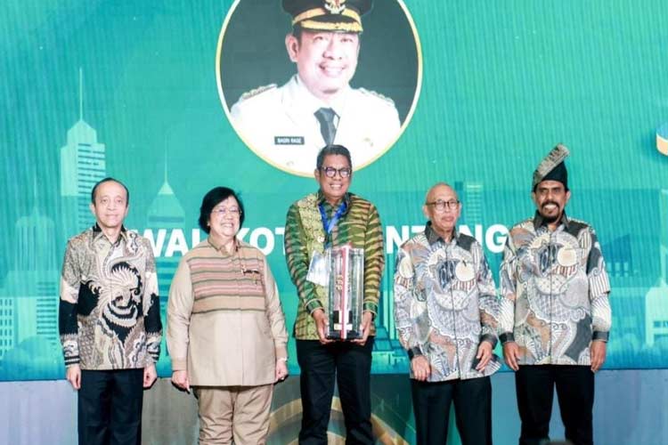 Terima Penghargaan, Basri Rase: Pelestarian Lingkungan untuk Masa Depan, Bukan Hanya Saat Ini