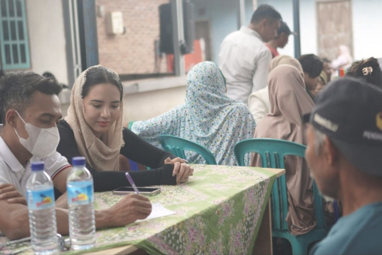Suasana kegiatan bakti sosial dari Yayasan HBK Peduli berupa pengobatan gratis di Lombok Tengah. (FOTO: HBK Peduli)