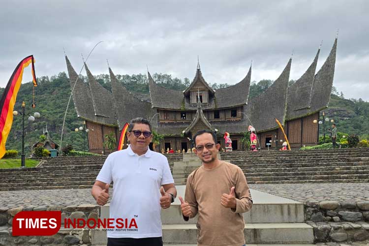 Istana-Pagaruyung-Tanah-Datar-2.jpg