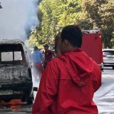 Diiringi Ledakan, Angkutan Umum di Surabaya Hangus Terbakar