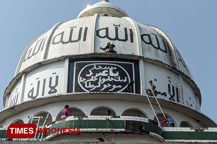 Nuansa Kecintaan Alam dalam Gerakan Resik-Resik Masjid Mojokerto