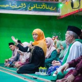 Khofifah Ajak Santri Jemput Indonesia Emas 2045 dengan Akhlak Mulia