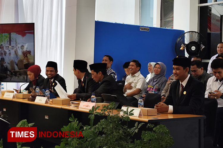 Komisioner KPU Bontang rapat pleno penetapan nomor urut. (Foto: Rezwan for TIMES Indonesia)