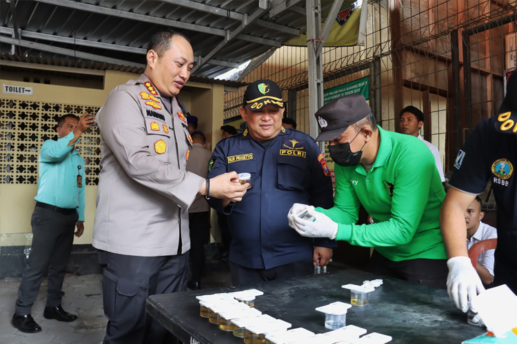 Tes Urine Mendadak di Polresta Banyuwangi, Langkah Tegas Perangi Narkoba