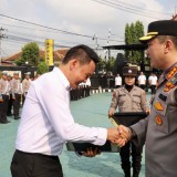 Berprestasi Dalam Menjalankan Tugas, Anggota Polresta Banyuwangi Diganjar Penghargaan