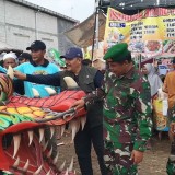 Atraksi Layang-Layang Raksasa Pukau Pengunjung di Festival Nasional Gresik