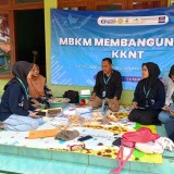 Mahasiswa UTM Redesain Kemasan Produk Pelaku UMKM di Bangkalan