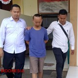 Satreskrim Polres Bondowoso Serahkan Perangkat Desa Tersangka Korupsi Hibah ke Kejaksaan