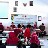 Tim PKM Unesa Edukasi Pemanfaatan Google Sites untuk Guru Sidoarjo