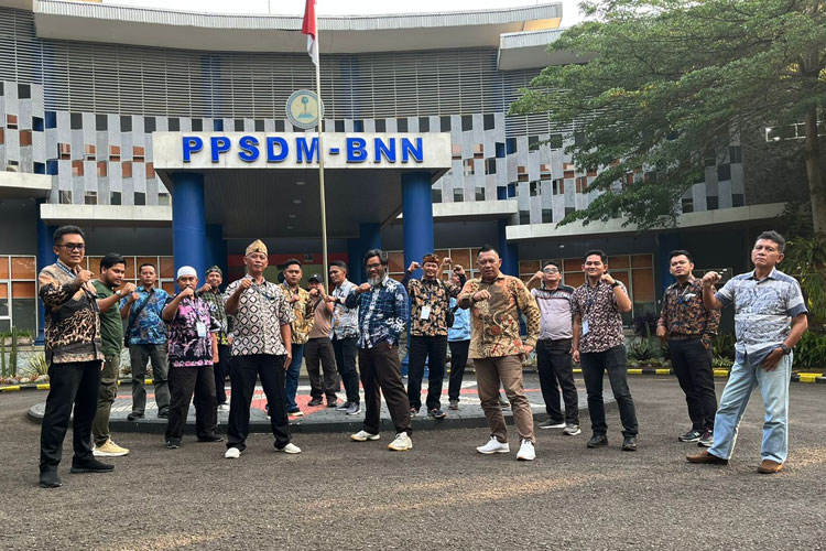Peserta Bimtek bersama Kepala BNN Bontang saat berada di PPSDM BNN RI Lido Bogor (FOTO: BNN Bontang)