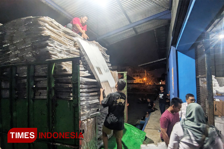 Logistik Tahap I Pemilihan Bupati Mojokerto 2024 Tiba di Kantor KPU