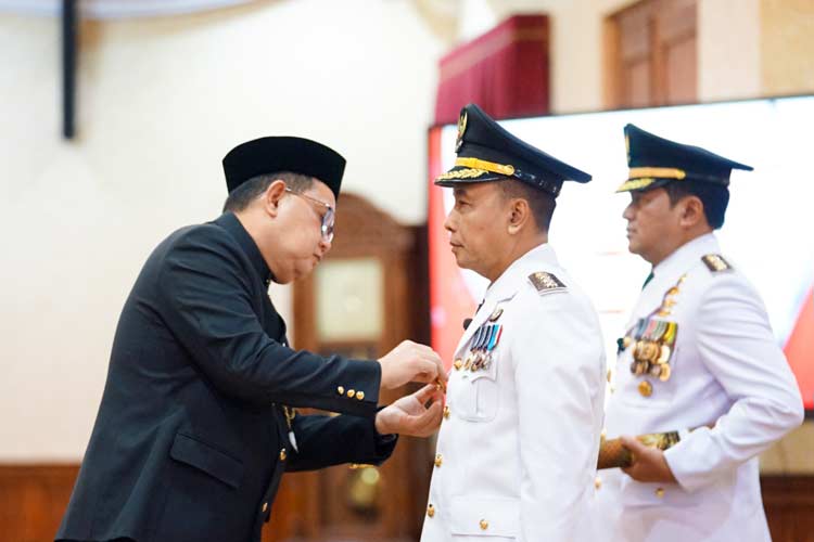 Lantik Pj Bupati Pasuruan dan Pj Wali Kota Probolinggo, Pj Gubernur Adhy Pesan Kawal Pembangunan dan Pesta Demokrasi 