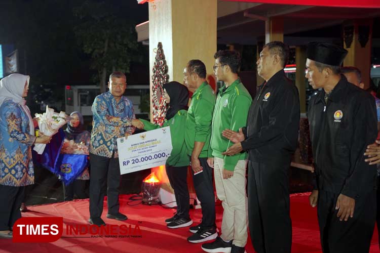 Moment Haornas 2024, Atlet PON Peraih Medali Diguyur Bonus oleh Pemkab Pacitan